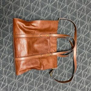 Gorgeous leather fossil tote w/crossbody strap- great pockets, nice condition!